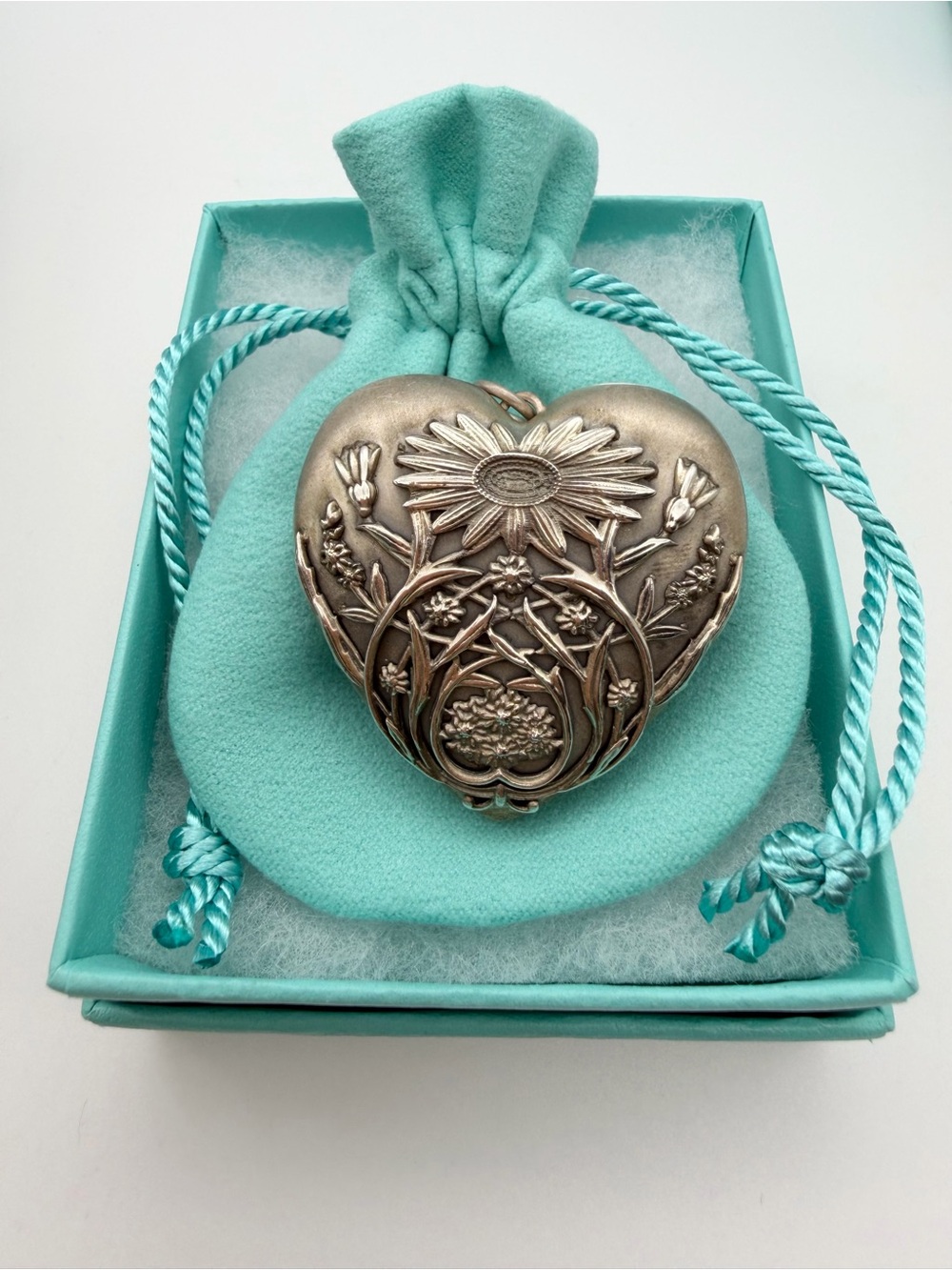 Tiffany & Co. large daisy Ziegfeld heart locket in sterling silver